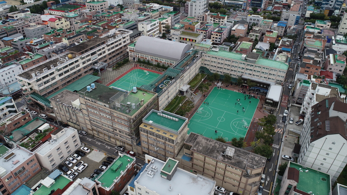 학교법인 협성교육재단의 경북여자상업고등학교(왼쪽)와 경북예술고등학교 전경 <대구시교육청 제공>