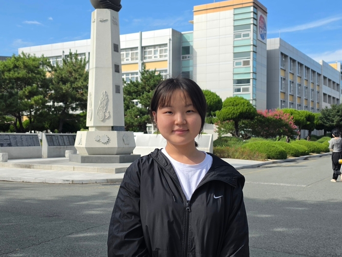 11일 검정고시가 치뤄진 대구 경북기계공고에서 만난 조수아(17)양 . 조양은 수능 준비와 함께 영상·미디어 관련 학과 진학을 위한 포트폴리오 제작을 준비하고 있다. 김민진 수습기자 kmjkmj@yeongnam.com