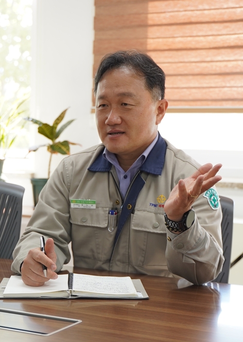 임노규 영풍 석포제련소장이 스마트 제련소 구축과 ESG 경영 실천 방안에 대해 설명하고 있다. 영풍 제공