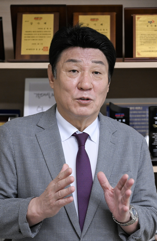 국민의힘 강대식 국회의원이 영남일보와의 인터뷰에서 TK공항 건설 및 정부의 부동산 정책 등에 관해 문제점과 해법을 제시하고 있다. 이현덕 기자