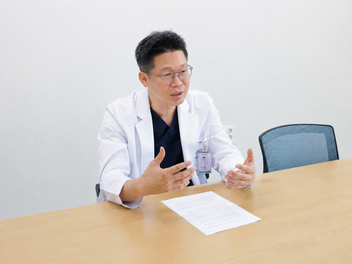 이준녕 포항세명기독병원 비뇨의학센터장이 전립선암에 대해 설명하고 있다. 전준혁 기자