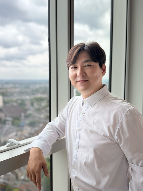 이응규 EG뮤지컬컴퍼니 대표. 이 대표는 영국에서 얻은 경험과 네트워크를 대구의 후배 창작자들과 나누고 더 많은 작품이 해외로 나갈 수 있도록 돕고 싶다고 웃었다. 본인 제공