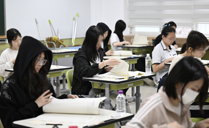 고등학교 3학년이 수능시험 모의 평가를 치르고 있다. 영남일보 DB