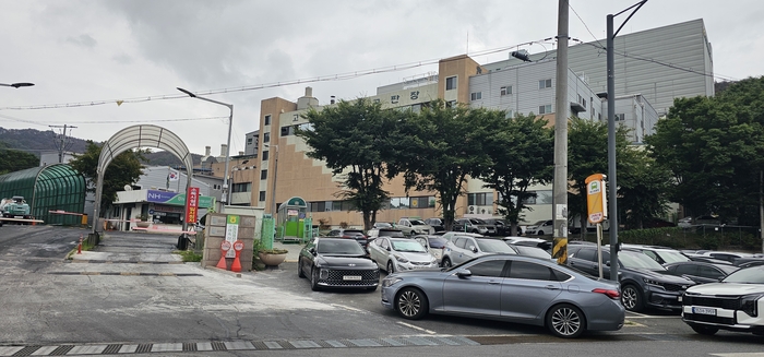 건립한지 33년된 고령축산물공판장 전경. 석현철 기자