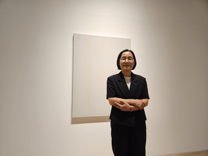 지난 20일 윤선갤러리에서 만난 김미경 작가는 이번 전시는 올해 제작한 작품을 비롯해 그동안 지속해 온 추상 작업들을 선보이는 자리라고 말했다. 권혁준기자