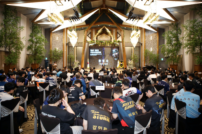 지난 21일 경북 안동 그랜드호텔에서 국내 유일의 국제 메이저 오픈 프로볼링대회인 제5회 안동컵 국제오픈볼링대회 개막식이 열렸다. 피재윤 기자
