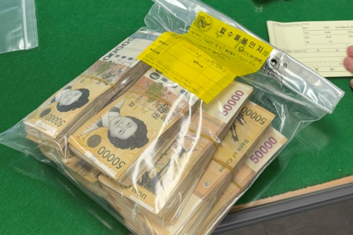 구미경찰서가 태국 파타야에 거점을 둔 보이스피싱 자금세탁 조직을 검거하는 과정에서 압수한 피해금. 구미경찰서 제공