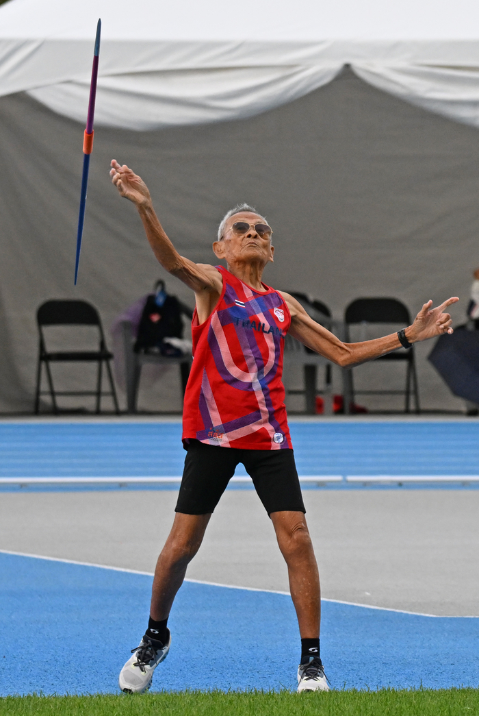 29일 오후 대구 수성구 대구스타디움 보조경기장에서 열린 2026 대구세계마스터즈육상경기대회 창던지기 남자 105세 이상 부문에 단독 출전한 106세 태국인 사왕 잔프람(Sawang Janpram) 씨가 창을 던지고 있다. 사왕 씨는 지난 27일 남자 M105 원반던지기에서 7.59m를 기록해 세계신기록을 세우며 금메달을 획득한 데 이어 창던지기에서도 금메달을 차지했다.
이윤호 기자 yoonhohi@yeongnam.com