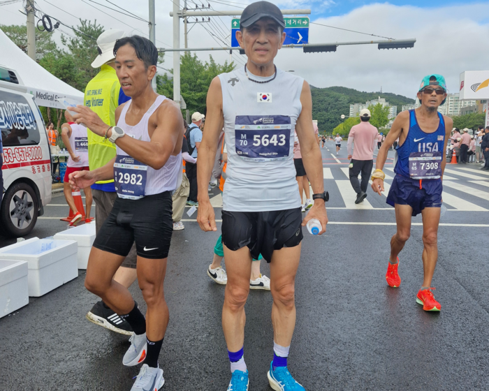 2026 대구세계마스터즈육상경기대회 하프마라톤에서 M70 연령그룹 1위를 차지한 대한민국의 신행철 선수. 그는 이번 대회 4관왕에 올랐다. 독자 제공
