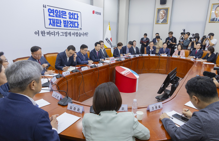 국민의힘 장동혁 대표가 20일 국회에서 열린 최고위원회의에서 조희대 대법원장의 대법관 제청 과정과 관련한 발언을 하고 있다. 연합뉴스