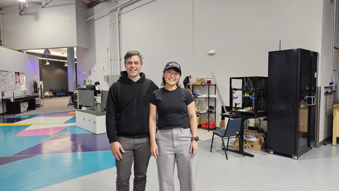 지난 6월9일(현지시각) Circuit Launch의 알렉스 단타스(Alex Dantas·왼쪽) 창립자 겸 CEO와 셔미 장(Shermie Zhang) 공동창립자 겸 COO가 영남일보와 인터뷰한 뒤 기념촬영을 하고 있다.  정지윤 기자