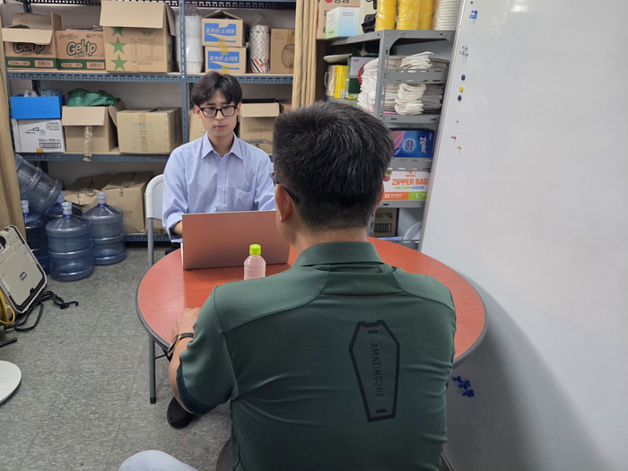 31일 낮 12시 대구 북구 대구노숙인종합지원센터에서 2026 노숙인 일자리 창출 협력사업에 참여한 김민재(가명)씨가 취재진과 인터뷰에 응하고 있다. 동경민 수습기자