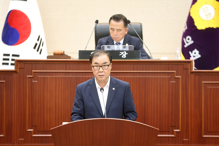 1일 성주군의회 배재억 의원이 농촌의 현실과 주민의 생활권이 행정과 제도에 충실히 반영될 수 있도록  지역 여건을 반영한 제도 개선을 제안하고 있다. 성주군의회 제공