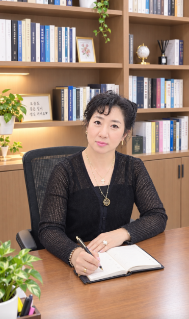 인터뷰에 응하는 정혜순 정우하이텍(주) 대표이사. 여성 경영인으로서의 철학과 경상북도여성기업인협의회 회장으로서 동료 기업인들과 함께 만들어갈 상생 생태계 및 미래 비전을 설명하고 있다. 남정해 기자