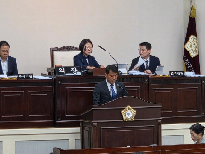 17일 대구 수성구의회 제277회 제1차 정례회 제2차 본회의에서 전학익 행정기획위원장이 수성구 지역사랑상품권 발행 및 운영 조례안 검토 결과를 발표 중이다. 최시웅기자