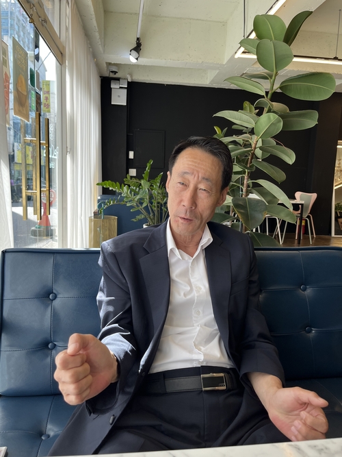 박영태 계장이 재개원 이후 첫 의장을 지낸 이용득 전 의장의 마지막 순간을 떠올리며 당시 상황을 설명하고 있다. 김기태기자