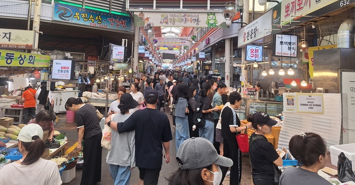 [추석 전통시장] 떡집 줄이 옆 가게까지…연휴 첫날 대구 월배시장