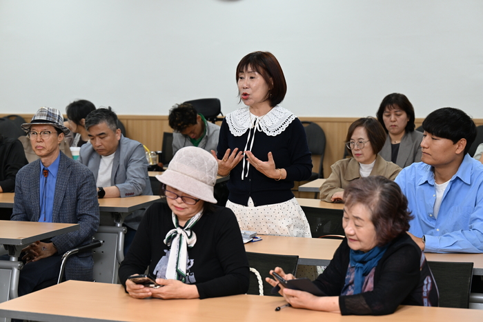 지난 5일 대구 동구 영남일보 대강당에서 열린 시민기자 20주년 기념 모임에서 강명주 시민기자가 활동하면서 특별했던 경험을 이야기하고 있다. 이윤호기자