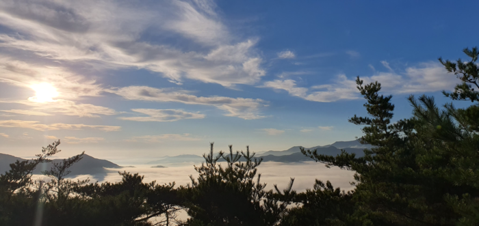 우복선생이 극찬한 우산팔경 중 6경인 경북 상주시 우산동천(愚山洞天) 이촌리의 구름바다의 전경.  이촌리 제공