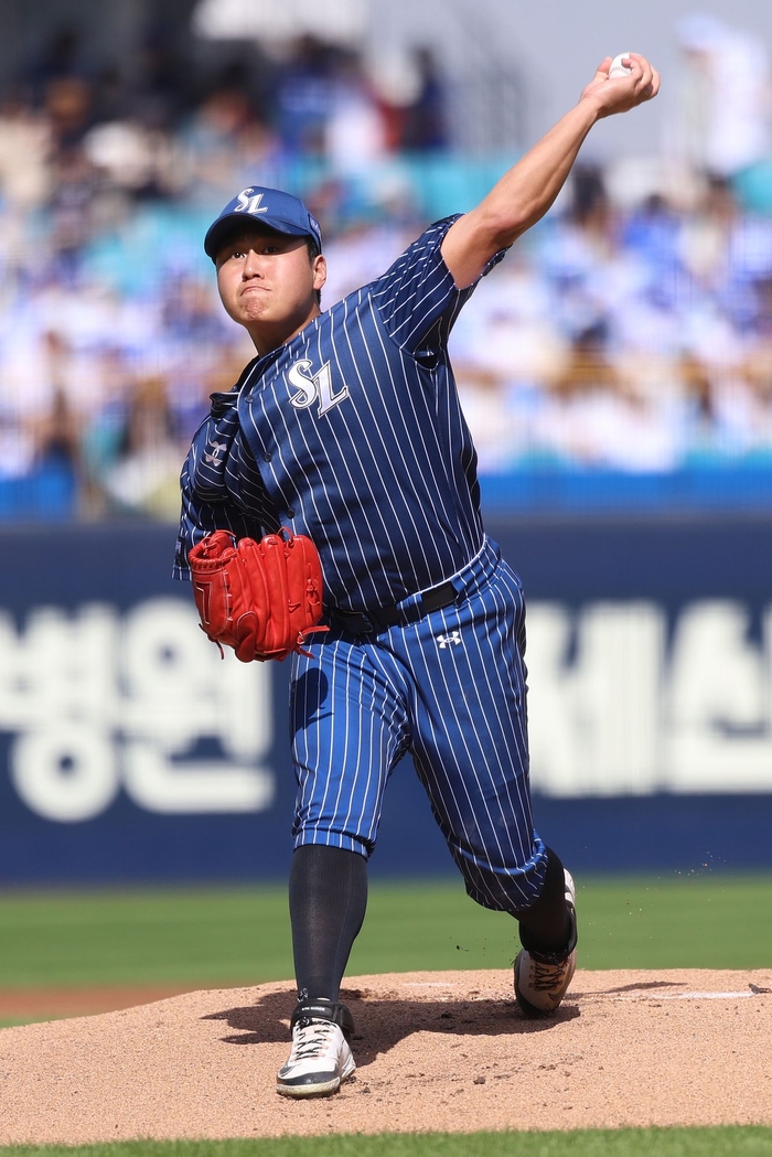 4일 대구삼성라이온즈파크에서 열린 삼성과 두산 경기에 선발로 나선 이승현이 투구하고 있다. 삼성 라이온즈 제공