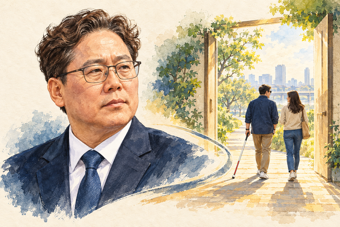 김재룡 한국시각장애인연합회장의 사진과 인터뷰를 바탕으로 제작한 일러스트. 열린 문과 함께 걷는 모습은 시각장애인의 사회 참여와 자립을 상징한다. 이미지=Gemini