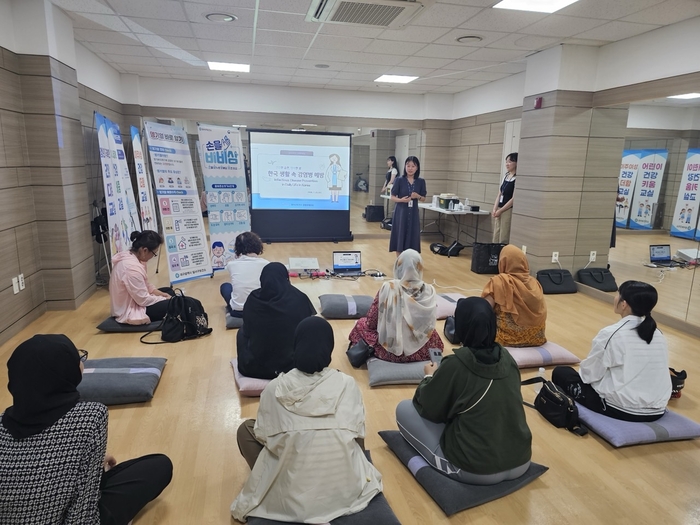 대구 달서구보건소에서 이주민들을 대상으로 감염병 예방 교육을 실시하고 있다. 달서구보건소 제공