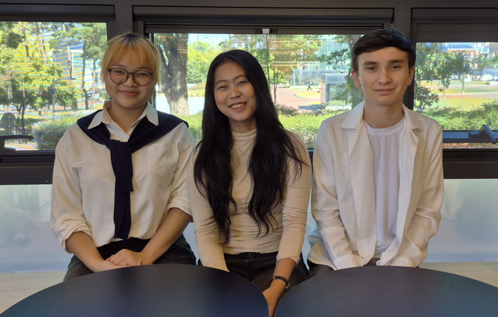 8일 오전 경북대학교 캠퍼스 내 한 카페에서 수미얏톳(미얀마), 마이(베트남), 도니요르벡(우즈베키스탄)씨(왼쪽부터)가  한국어를 배우며 겪은 경험과 한글의 매력에 대해 이야기하고 있다. 조윤화기자