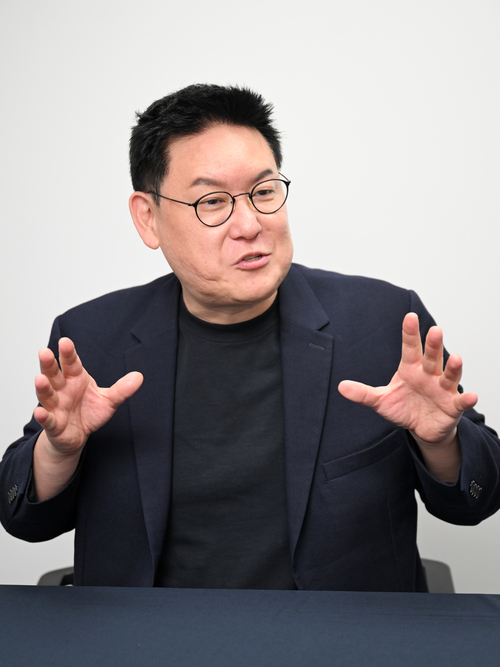 9일 대구 북구 경북대학교 크리에이티브파크에서 데니스 홍 캘리포니아대학교 로스앤젤레스캠퍼스 교수가 대구·경북 피지컬 AI 잠재력과 가능성에 대해 설명하고 있다. 정세영 수습기자