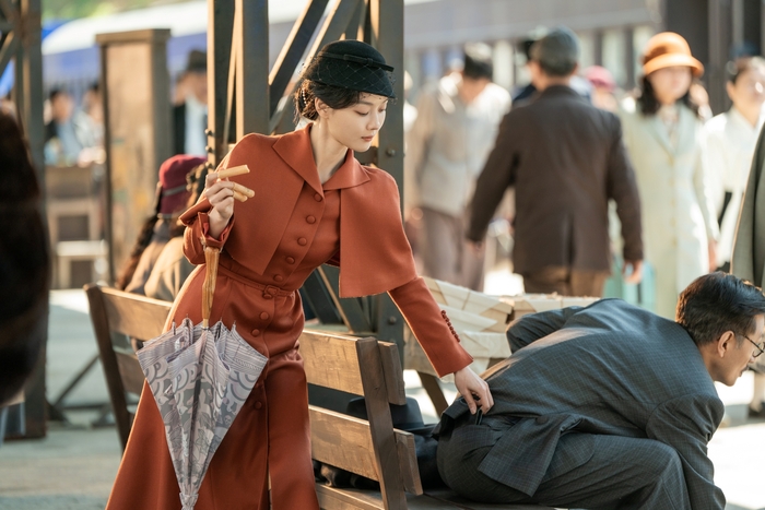 1932년 경성을 배경으로 조선총독부에 위장 잠입한 소매치기와 엘리트 통역관의 첩보 로맨스를 다룬 100일의 거짓말. <tvN 제공>