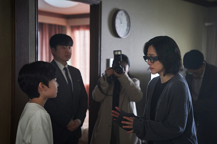 현실과 AI 사이의 괴리를 다룬 연상호 감독의 실낙원. <CJ ENM 제공>