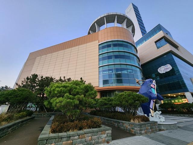 수년째 방치되고 있는 롯데마트 포항두호점 건물. 포항시 제공
