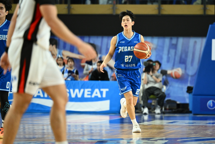 지난 14일 대구실내체육관에서 열린 가스공사와 KT 경기 중 양우혁이 드리블하고 있다. KBL 제공