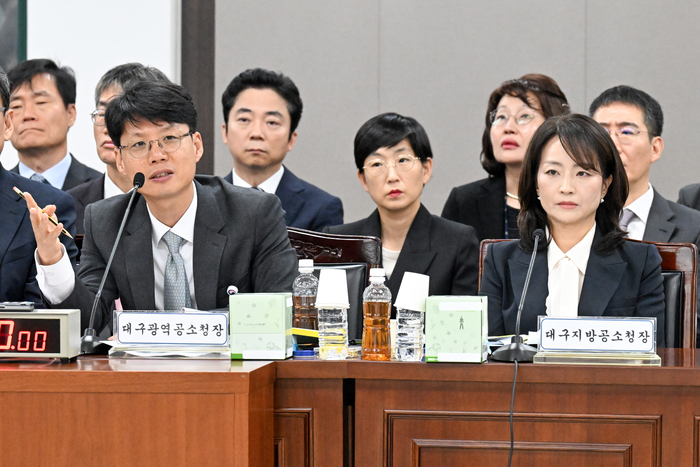 20일 대구 수성구 대구광역공소청에서 열린 국회 법제사법위원회의 2026년도 국정감사에서 주민철 대구광역공소청장이 의원 질의에 답변하고 있다. 이날 국정감사는 대구·부산·울산·창원 지역 공소청을 대상으로 진행됐다. 정세영 수습기자