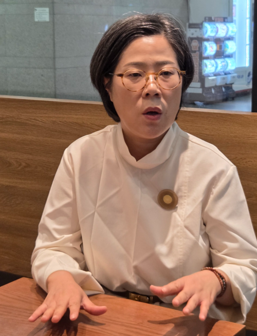 21일 오전 이숙희 대구북구시니어클럽 관장이 민관 협력을 통한 노인 일자리 확대와 지속 가능한 운영 방향에 대해 설명하고 있다. 동경민 수습기자