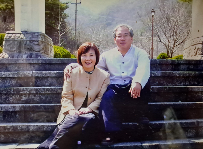 고(故) 청고 이응문 선생(오른쪽)과 그의 제자이자 아내인 덕천 오금지 선생. 대연학당 제공