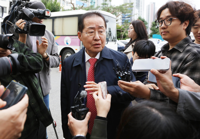 지인 변론 나선 홍준표 “가공거래 아니다…실제 거래 증거 제출”