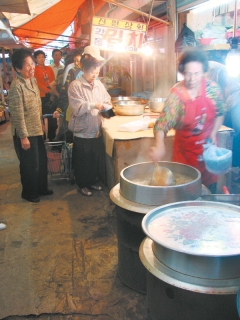 [이춘호 기자의 푸드 블로그]  지역 전통시장 숨은 먹거리 (8)수성시장 청도 할매 추어탕