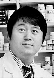 [문화산책] 약국 앞 의자