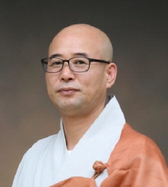 [문화산책] 현재만을 비추는 거울처럼