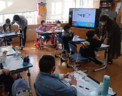 [작은 학교 큰 꿈] 포항 장기초등, 1수업 2교사제·프로선수 지도 골프교실…작은 학교 이점 살린 교육프로그램 '호응'