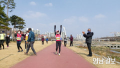 [동네뉴스] 경북 경산 옹골찬마라톤클럽, 경산 남천강변서 언택트 마라톤대회