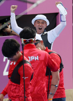 [도쿄 올림픽] 남자양궁, 일본 꺾고 결승행…올림픽 단체전 은메달 확보