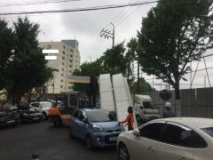 [독자와 함께] 통학로에 건축자재 '쿵'...대구 동구 아파트 재건축 현장 인근 주민들 소음·분진 등 각종 고통