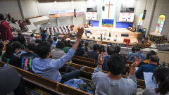 [포토뉴스] 2022 부활절 연합예배, 기도하는 교인들