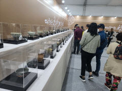3년만에 현장 축제로 열린 문경찻사발축제 모처럼 인파 북적