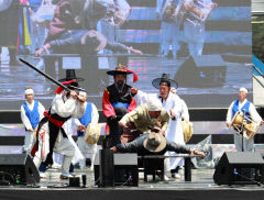 먹거리 즐길거리로 5감 만족...3년만에 개최된 제17회 영양산나물축제 대성황