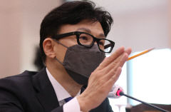 한동훈 법무부 장관 임명에 얼어붙은 정국…한덕수 총리 인준 물건너가나