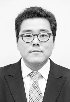 [하프타임] 스스로 선택한 외딴섬, 아니 늪