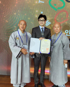 <사>꿈을이루는사람들 대표 진오 스님, 대통령 표창 받아