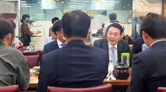 윤석열 대통령, 가스총회 참석후 대구 도심 '깜짝 등장'(종합)